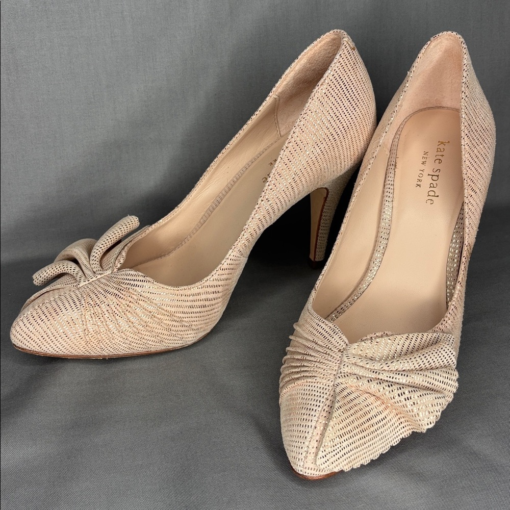 Kate Spade Alessia Pumps in Blush Size 6 like new heels Appliqué office neutral